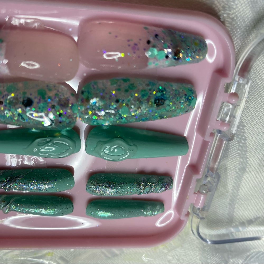 Turquoise nails - Picture 4 of 6